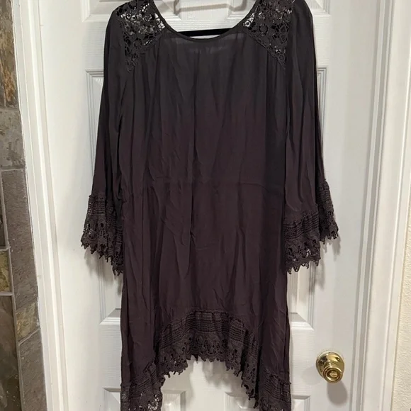 Monoreno Faded Black Bell Sleeve Dress with Crochet Lace Accents - Picture 5 of 7